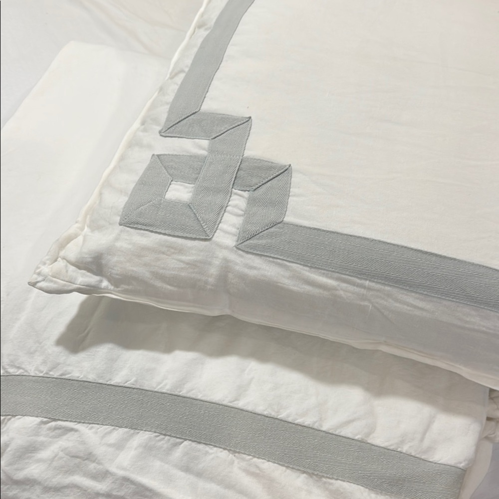 Ballard Designs Suzanne Kasler Greek Key King Duvet. Color Sky Blue